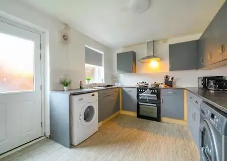Homestay Bright Double Ls16 Near Airport Wifi *
