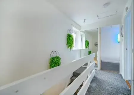 Homestay Bright Double Ls16 Near Airport Wifi *
