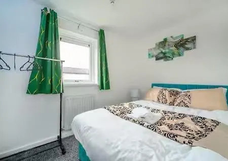 Homestay Bright Double Ls16 Near Airport Wifi Leeds (West Yorkshire)